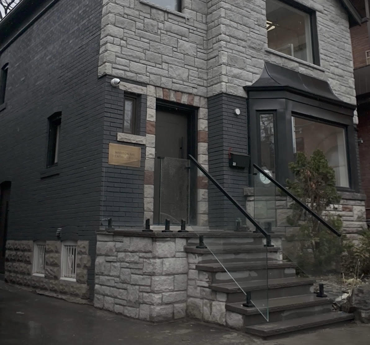 Exterior of Madison Ave Dental Group at 33 Madison Ave in Toronto.
